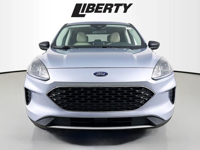 Used 2022 Ford Escape SE with VIN 1FMCU9G68NUA37020 for sale in Canton, OH