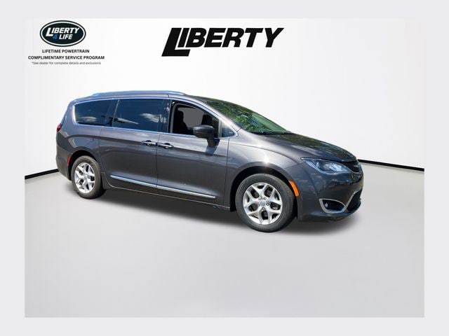 2019 Chrysler Pacifica Touring L Plus's photo