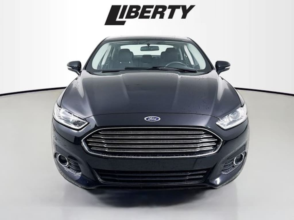 Used 2016 Ford Fusion SE Sedan