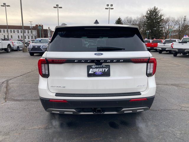 2025 Ford Explorer photo 3