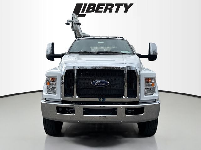 2025 Ford F-750 photo 2