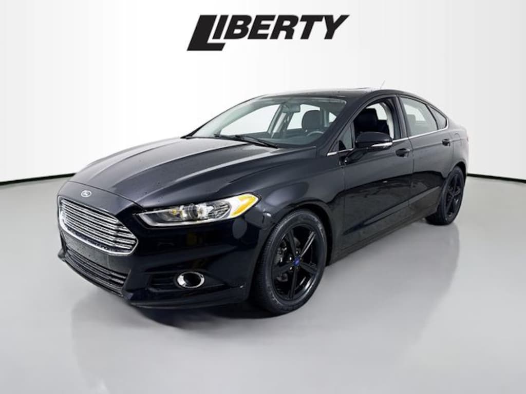 Used 2016 Ford Fusion SE Sedan