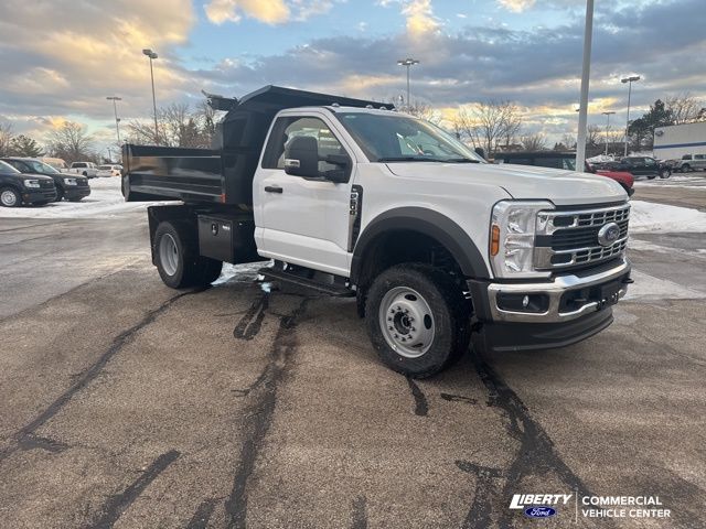 2024 Ford F-600 photo 2