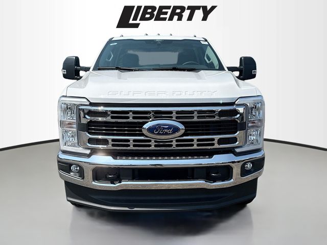 2025 Ford F-350 photo 2