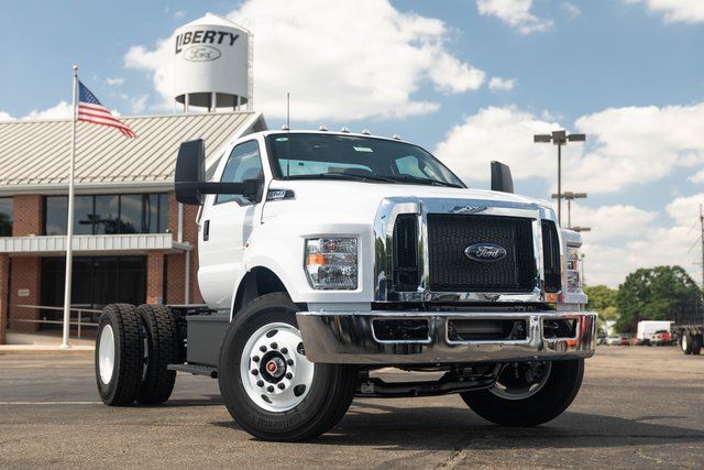 2025 Ford F-750SD Base Truck's photo