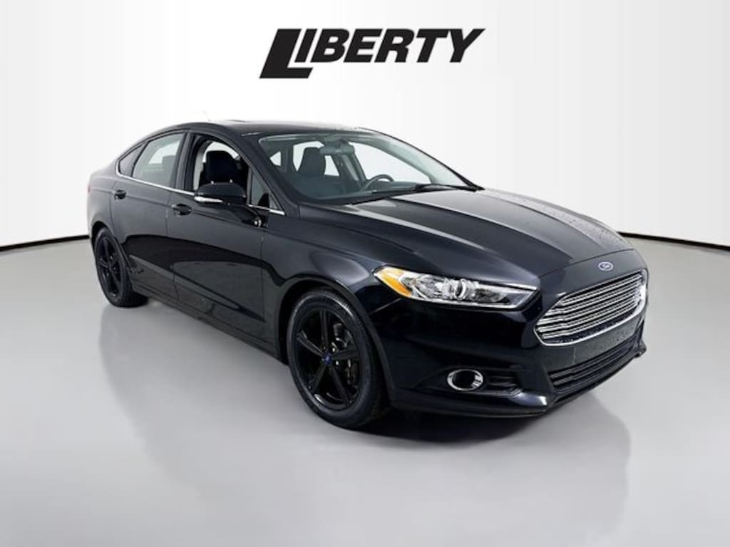 Used 2016 Ford Fusion SE Sedan
