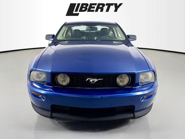 2007 Ford Mustang GT Deluxe photo 2