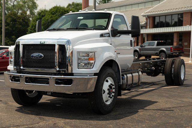 2025 Ford F-750 photo 4