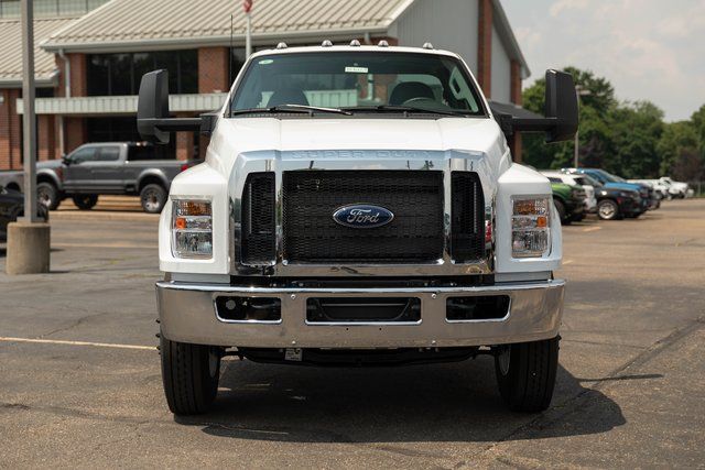 2025 Ford F-750 photo 3
