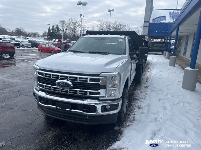 2024 Ford F-350 photo 2
