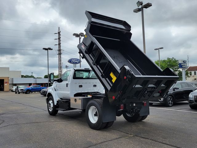 2024 Ford F-650 photo 4