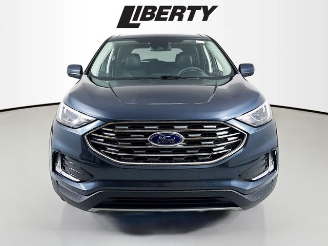 2022 Ford Edge SEL photo 2