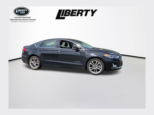 2019 Ford Fusion Titanium's photo
