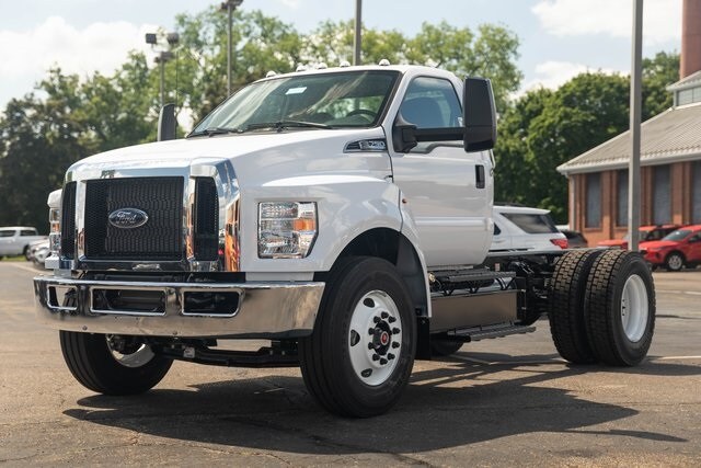 2025 Ford F-750 photo 4