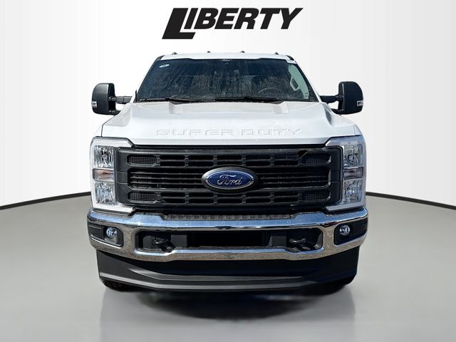 2025 Ford F-350 XL photo 2