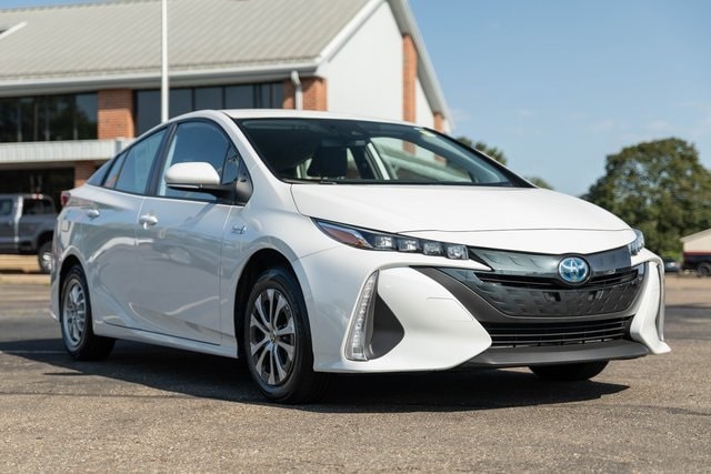 Used 2022 Toyota Prius Prime XLE with VIN JTDKAMFPXN3211164 for sale in Canton, OH