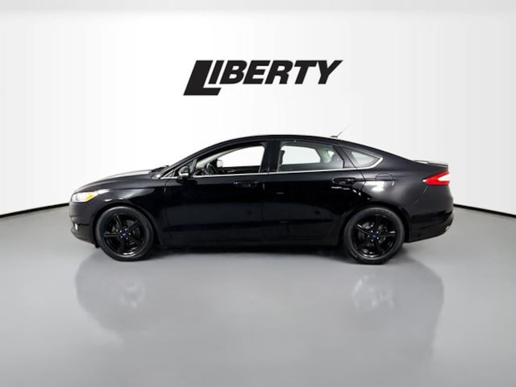 Used 2016 Ford Fusion SE Sedan