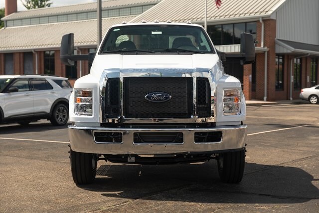 2025 Ford F-750 photo 3