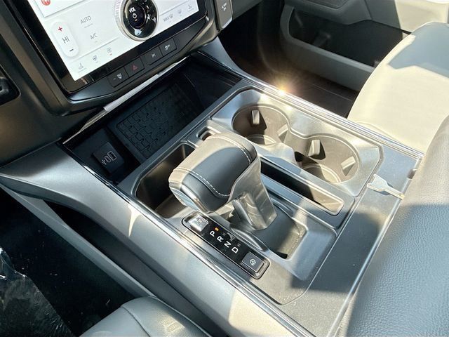 2025 Ford F-150 Lightning Flash - Photo 17