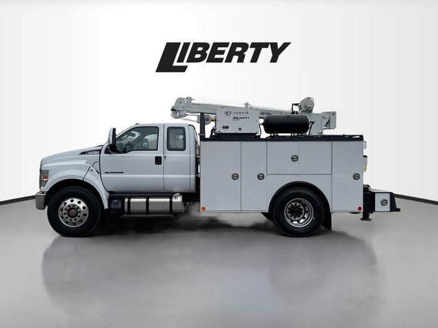2025 Ford F-750 photo 4