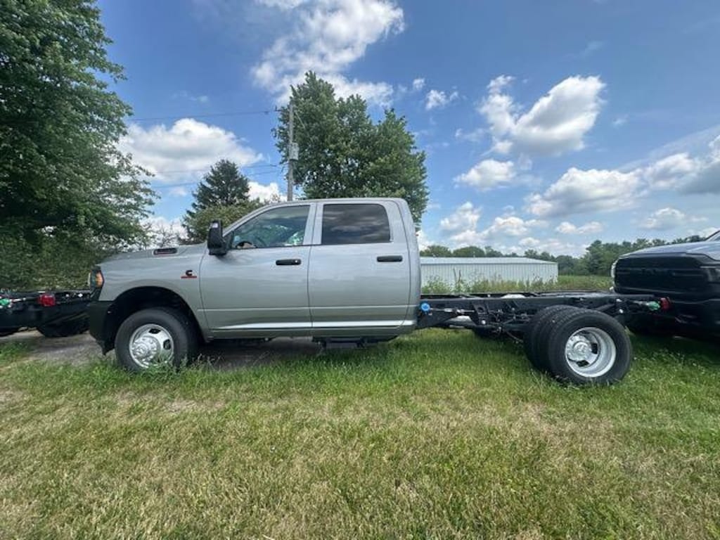 New 2024 Ram 3500 Chassis Cab 3500 TRADESMAN CREW CAB CHASSIS 4X4 60' CA Pickup