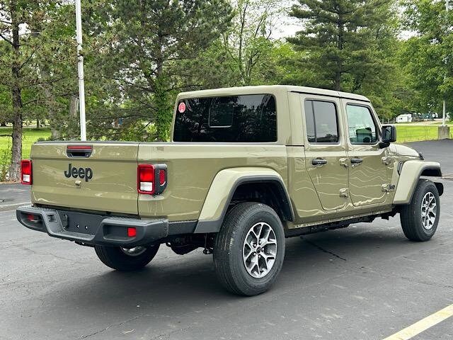 2025 Jeep Gladiator Sport S photo 3