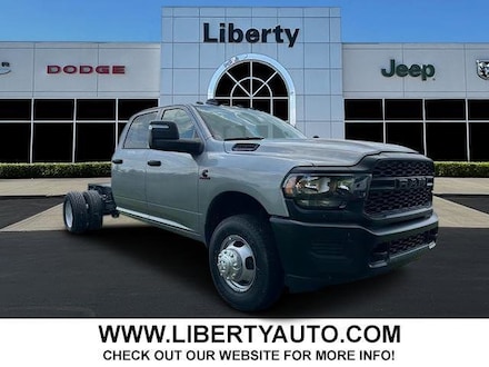 2024 Ram 3500 Chassis Cab 3500 TRADESMAN CREW CAB CHASSIS 4X4 60' CA Pickup