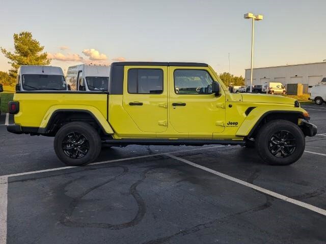 2023 Jeep Gladiator Sport photo 2
