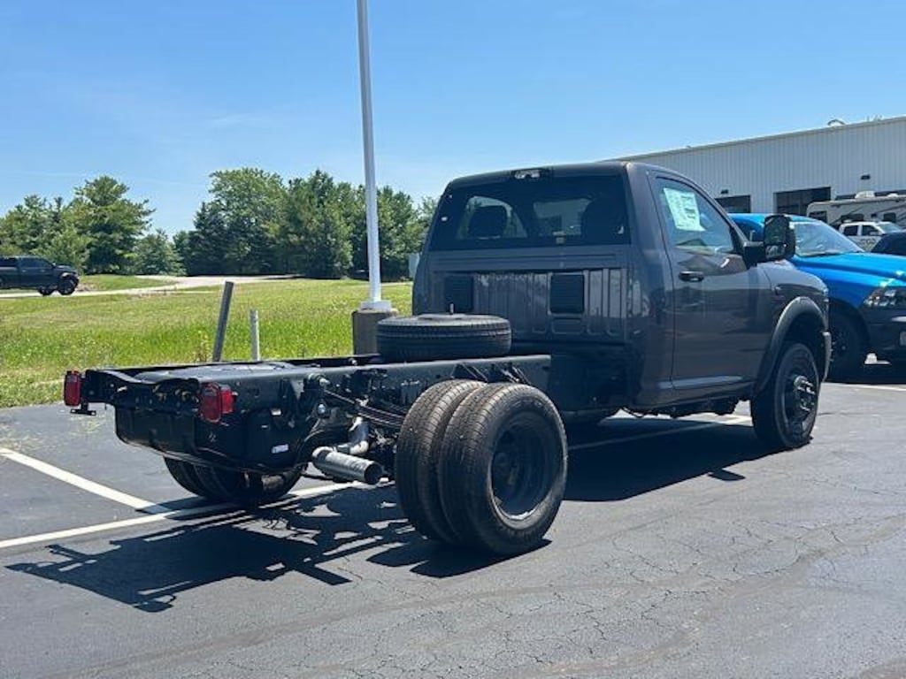 New 2025 Ram 3500 Chassis Cab 3500 TRADESMAN CHASSIS REGULAR CAB 4X4 60' CA Pickup