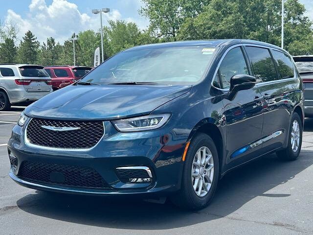 2025 Chrysler Pacifica photo 4