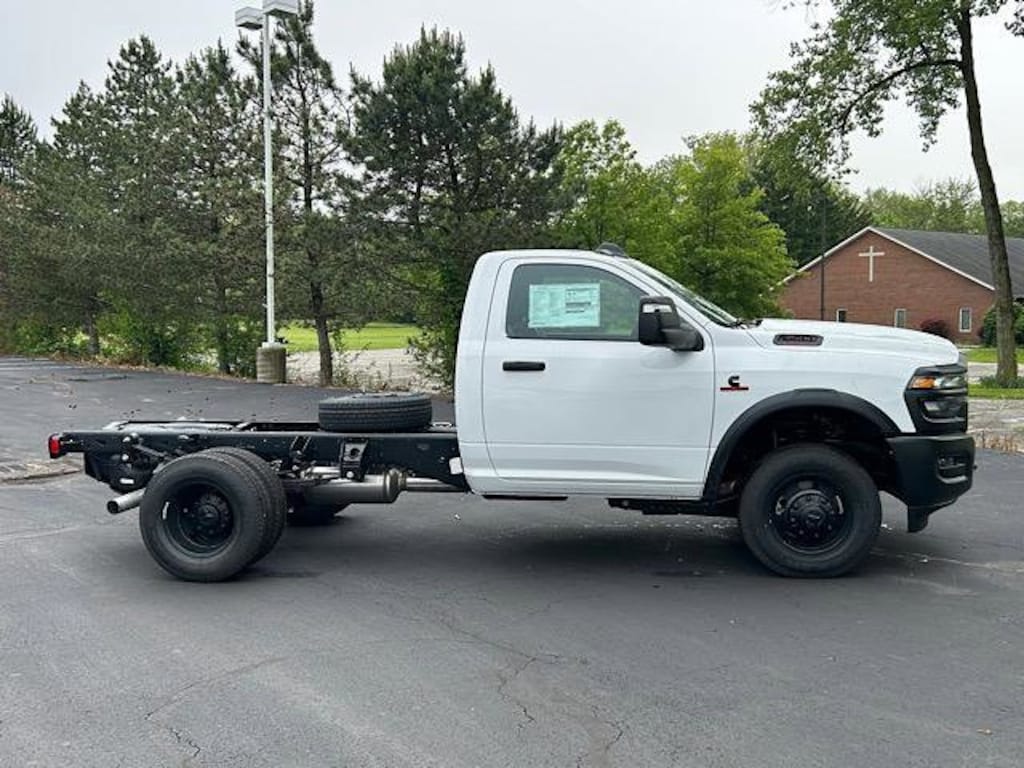 New 2025 Ram 3500 Chassis Cab 3500 TRADESMAN CHASSIS REGULAR CAB 4X4 60' CA Pickup