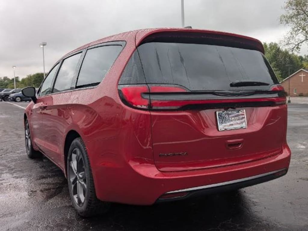 New 2026 Chrysler Pacifica SELECT Passenger Van
