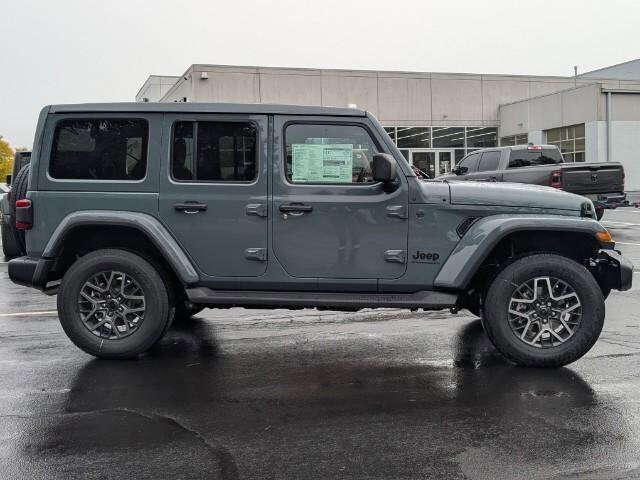 2026 Jeep Wrangler Sahara photo 2