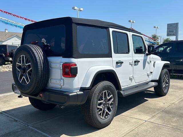 2025 Jeep Wrangler Sahara photo 3