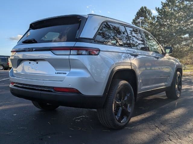2025 Jeep Grand Cherokee Limited photo 2