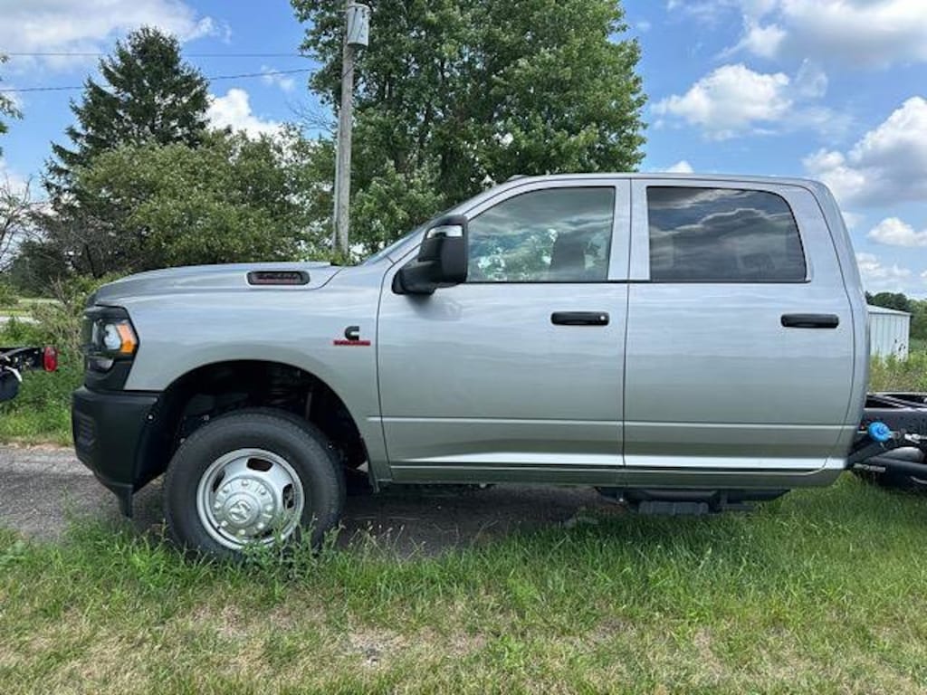 New 2024 Ram 3500 Chassis Cab 3500 TRADESMAN CREW CAB CHASSIS 4X4 60' CA Pickup