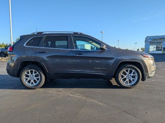 2018 Jeep Cherokee Latitude photo 2