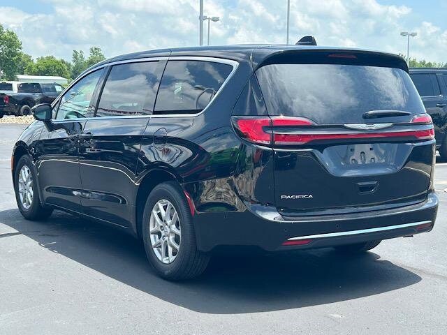 2025 Chrysler Pacifica photo 4