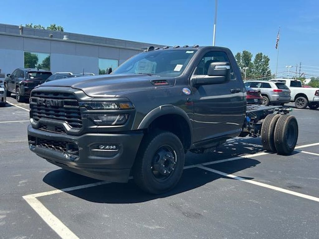 New 2025 Ram 3500 Chassis Cab 3500 TRADESMAN CHASSIS REGULAR CAB 4X4 60' CA Pickup