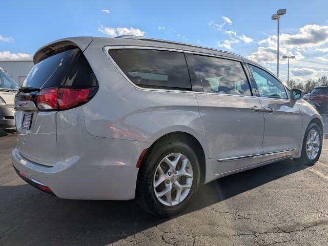 2020 Chrysler Pacifica Touring Plus photo 4