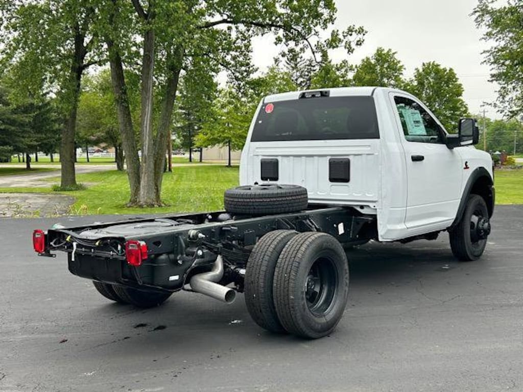 New 2025 Ram 3500 Chassis Cab 3500 TRADESMAN CHASSIS REGULAR CAB 4X4 60' CA Pickup