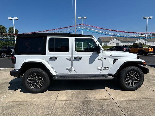 2025 Jeep Wrangler Sahara photo 2