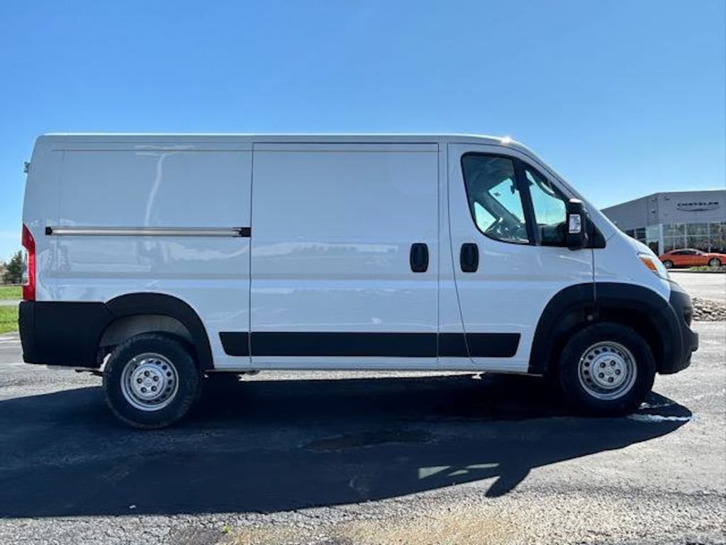 New 2025 Ram ProMaster PROMASTER 1500 TRADESMAN CARGO VAN LOW ROOF 136' W Cargo Van