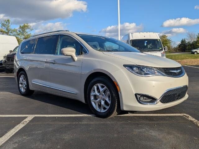 2020 Chrysler Pacifica Touring Plus photo 2