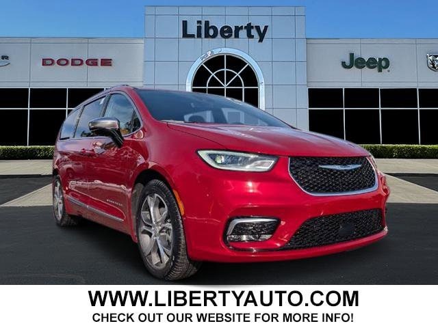 2026 Chrysler Pacifica Select's photo