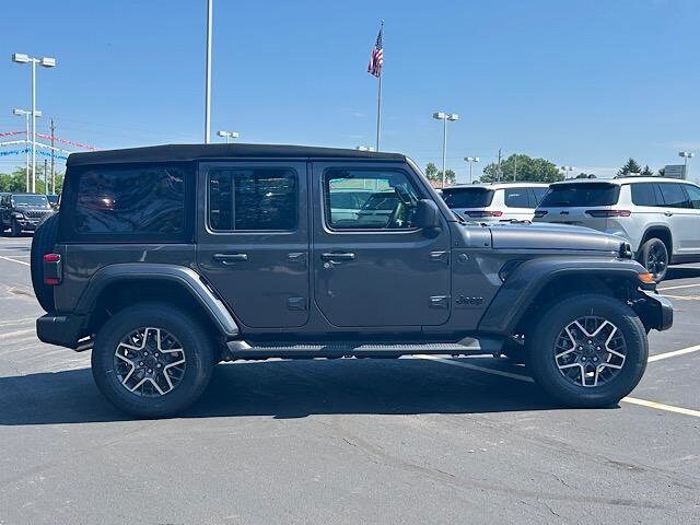 2025 Jeep Wrangler Sahara photo 2