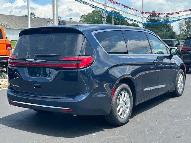2025 Chrysler Pacifica photo 3