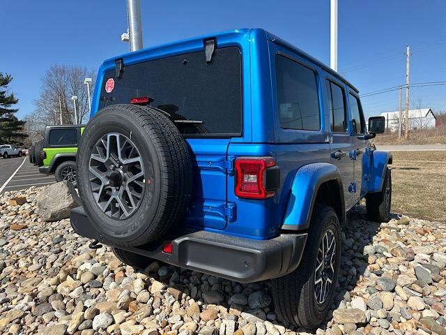 2025 Jeep Wrangler Sahara photo 3