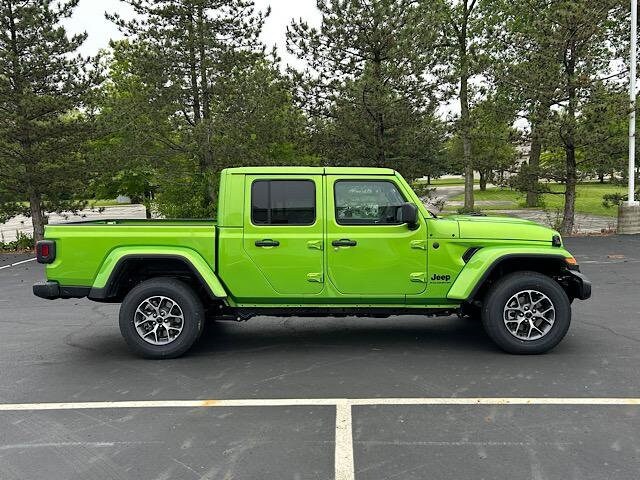 2025 Jeep Gladiator Sport S photo 2