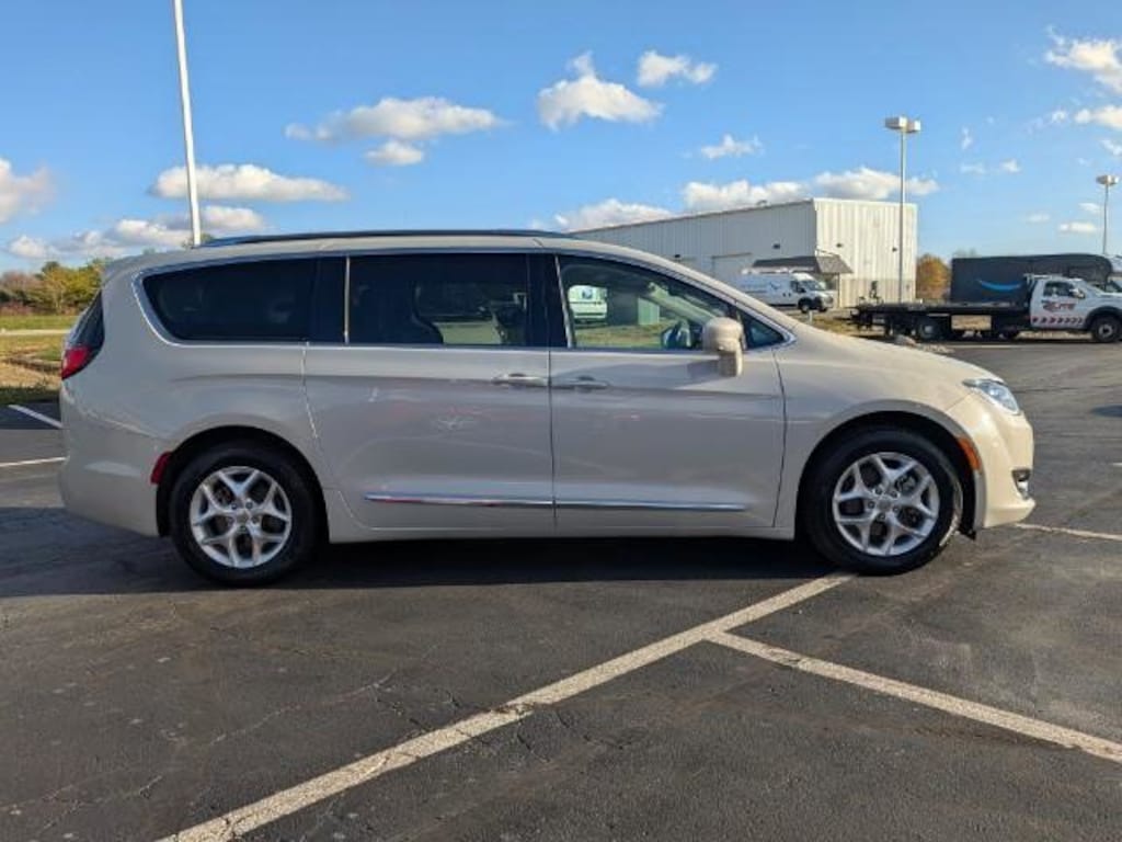 Used 2020 Chrysler Pacifica Touring L Plus Minivan/Van